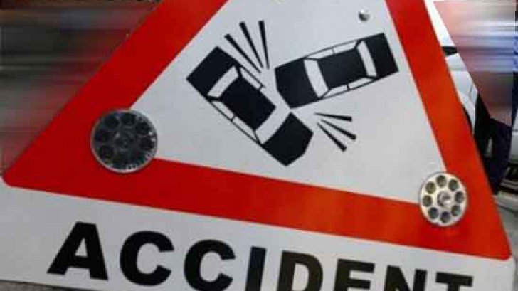 Accident cumplit, după o depăşire neregulamentară. Două persoane au murit