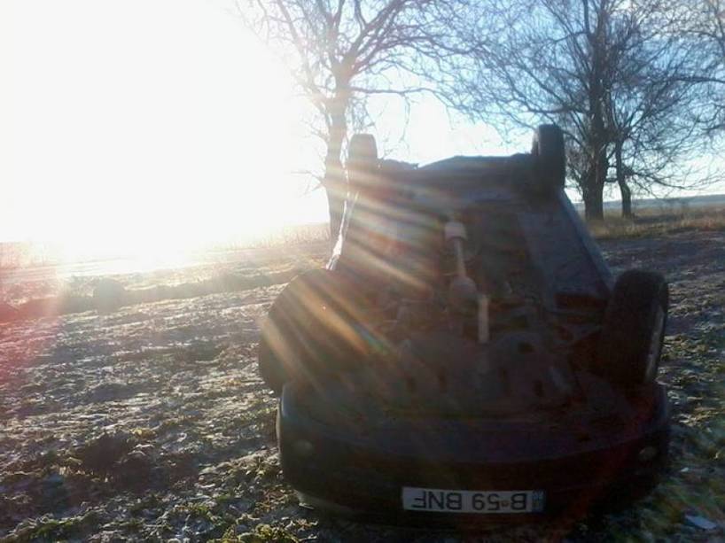 Accident cumplit! O maşină ANAF a derapat şi s-a răsturnat