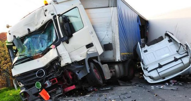 Accident grav la Arad: Şase persoane au murit şi alte patru au fost rănite