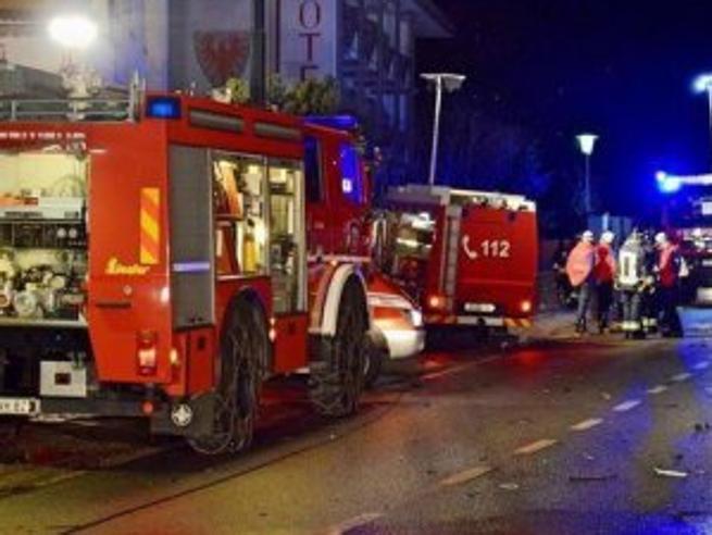 Accident grav în Italia, unde o mașină a intrat într-un grup de turiști germani. Șase oameni au murit, alţi 11 sunt răniţi - presă