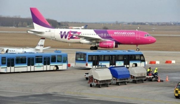Accident grav pe aeroportul din Budapesta! Opt romani au fost raniti