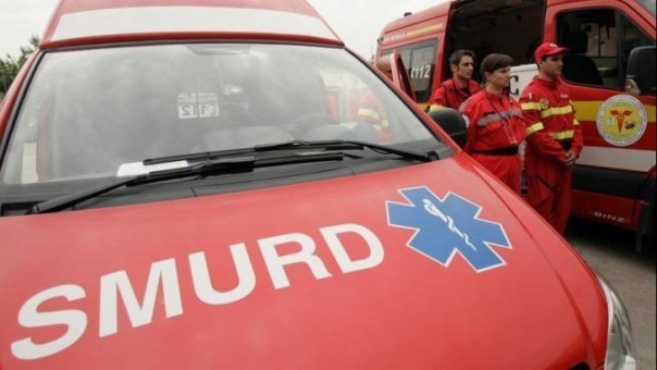 Accident grav pe DN7, intre un autoturism si un TIR. Cel putin doi morti