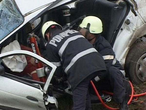 Accident în Josenii Bârgăului. Şapte victime, dintre care doi morţi în accidentul din Bistriţa-Năsăud