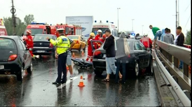 Accident in lant cu cinci masini in Pasajul Baneasa din Capitala