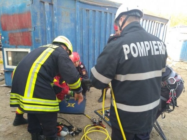 Accident mortal de munca in Capitala! Barbat prins sub un container