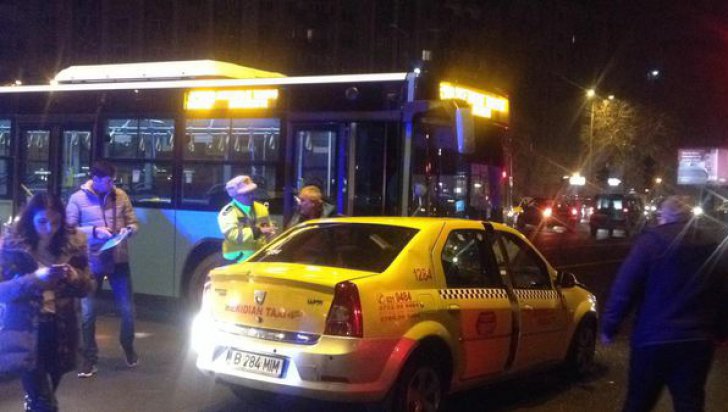 Accident în Capitală între un autobuz Otokar și un taxi