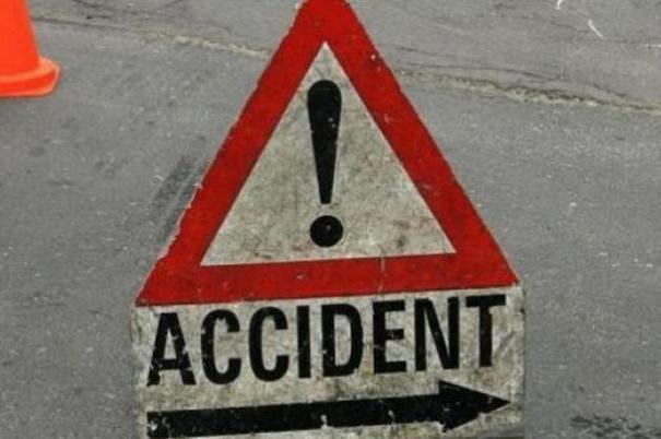 Accident în Vaslui: Nouă copii la spital după ce microbuzul care îi ducea la şcoală s-a ciocnit cu o maşină