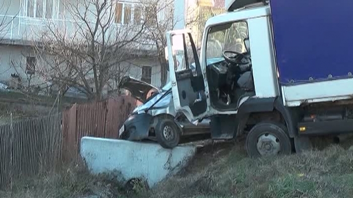 Accident: O femeie şi-a pierdut viaţa, iar nepotul său este în stare critică