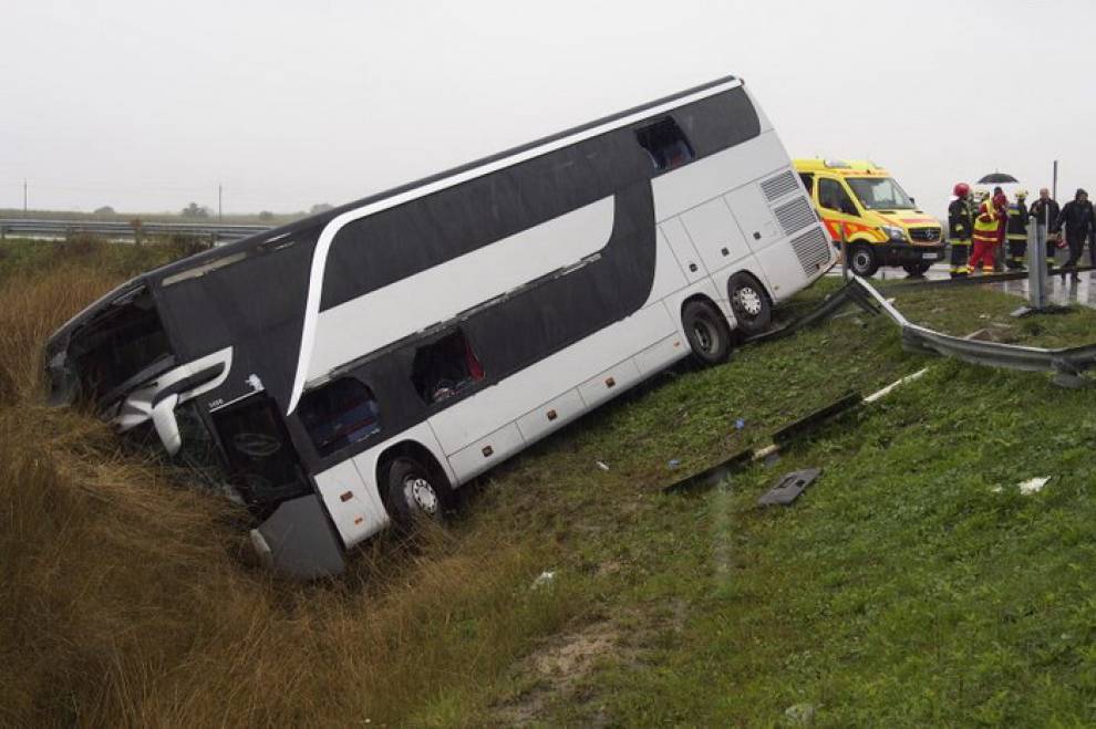 Accident pe Autostrada Soarelui: Un autocar s-a răsturnat, cel puţin doi morţi