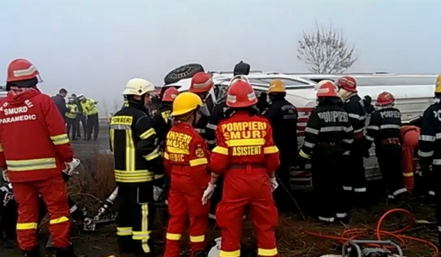 Accident pe DN2! Trei persoane au murit si alte 14 au fost ranite