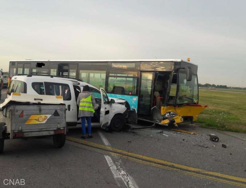 Accident rutier pe platforma Aeroportului Internaţional Henri Coandă. Sunt mai multe victime