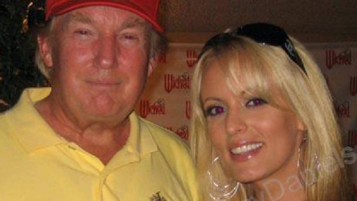 Actriţa porno Stormy Daniels, obligată de justiţie să-i plătească 300.000 de dolari lui Trump în dosarul defăimării