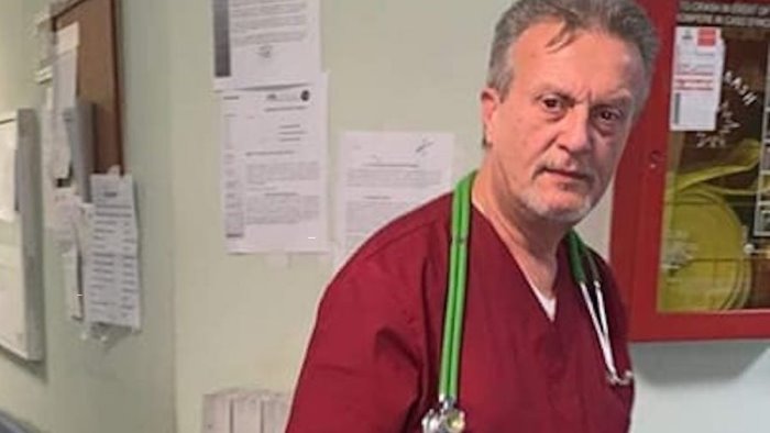 Adevarat erou din linia întâi: Medic italian care a tratat sute de pacienți COVID acasă a murit răpus de virus
