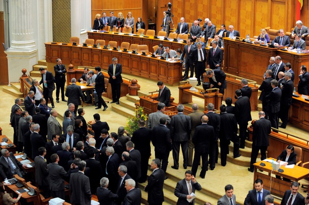Adio, afaceri directe pentru parlamentari