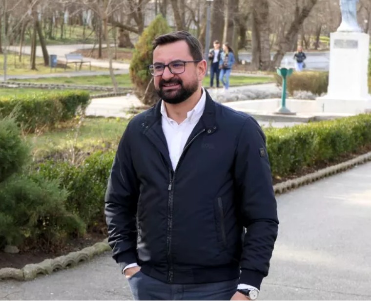 Adrian Chesnoiu, fost ofițer DGIPI anchetat de DNA, și-a petrecut tinerețea arestând corupți!