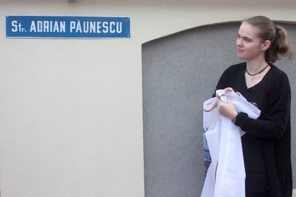 Adrian Păunescu, nu-i loc de tine!
