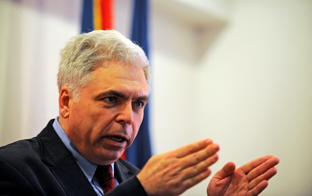 Adrian Severin: „Unii îi afundă pe tineri în întuneric!
