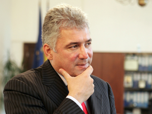 Adriean Videanu este liber să plece din țară. Fostul ministru a profitat de o eroare a procurorilor DNA