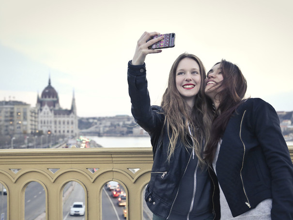 Afecţiunea la care sunt predispuşi oamenii care îşi fac selfie
