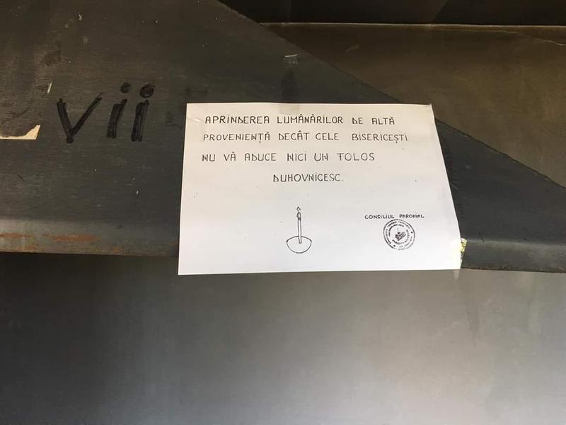 Afiș la o biserică, în Năvodari: