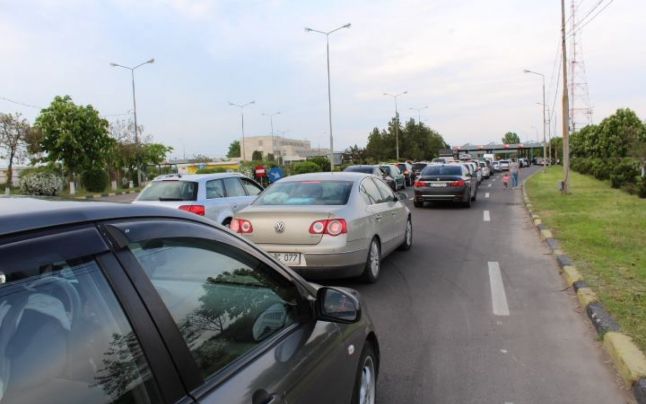 Aglomeraţie pe DN1: sunt coloane de maşini la Comarnic şi Buşteni. Si A2 e in impas!