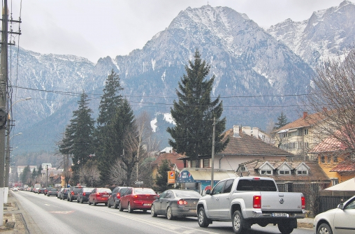 Aglomeraţie pe DN 1, Valea Prahovei. Ce rută recomandă poliţiştii