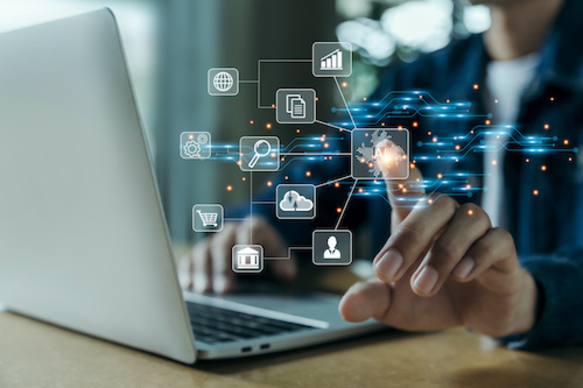 AI cucerește mediul de afaceri: majoritatea companiilor globale o folosesc pe scară largă
