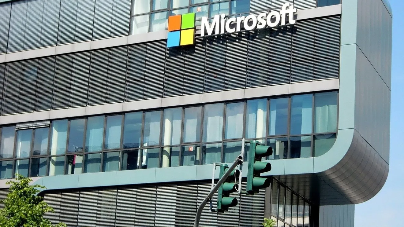 AI rules: Microsoft renunță la un sfert din forța sa de muncă de la nivel global: Program de plecări voluntare pentru 60.000 de angajați