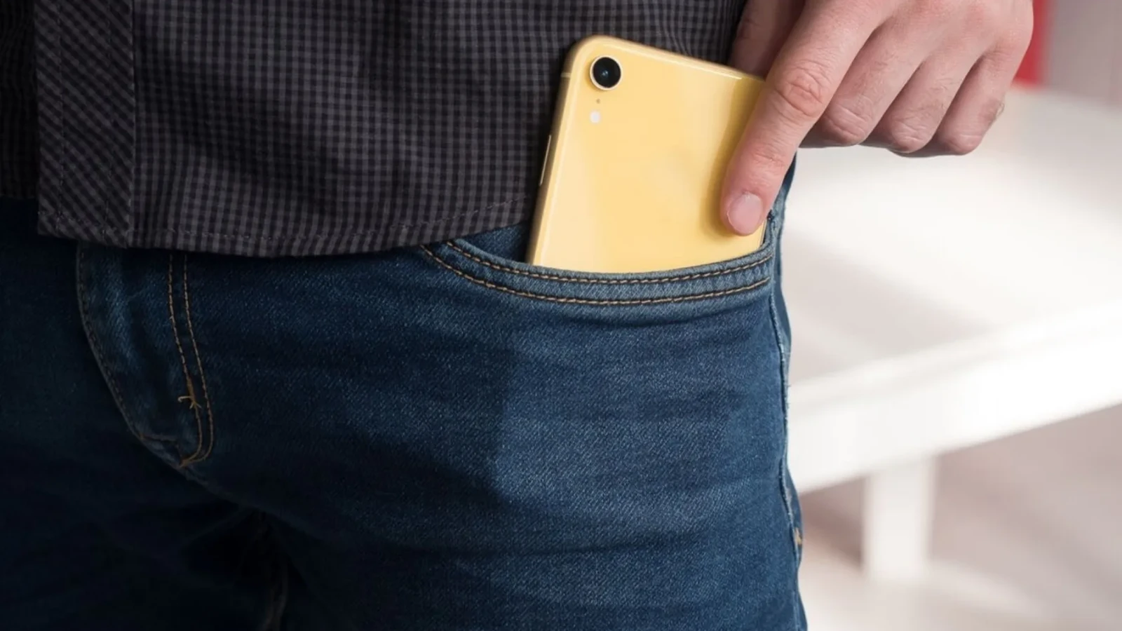 Ai simțit și tu vibrația fantomă? Știința explică misterul vibrațiilor inexistente ale telefonului mobil
