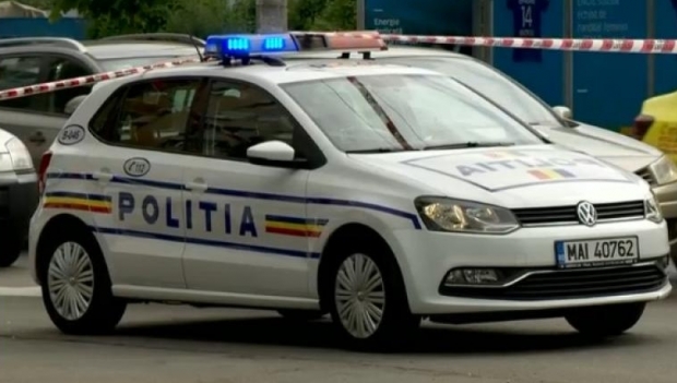 Alertă în România. Un bărbat ademeneşte cu dulciuri copii să urce în maşina sa. A fost sesizată Poliţia