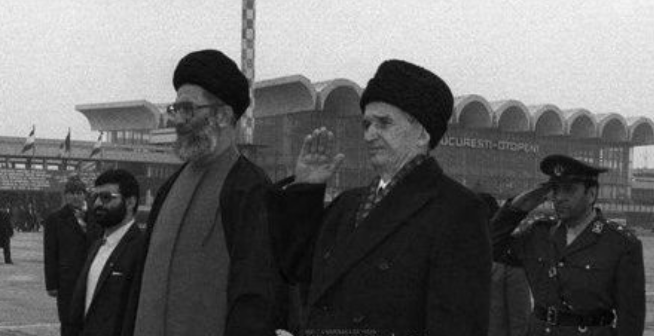 Ali Khamenei s-a vazut in decembrie 1989 cu Nicolae Ceaușescu. Unul abia preluase puterea, celalat urma să fie ucis de popor