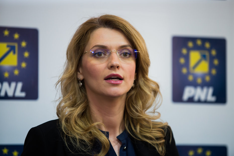 Alina Gorghiu ar putea fi propusă de PNL la şefia Senatului