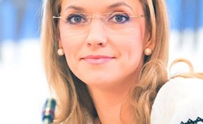 Alina Gorghiu se întoarce de urgenta în țară, după demisia lui Vasile Blaga