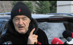 Ambulanța lui Becali a fost o fabulație: Bărbatul împușcat de un călugăr la Muntele Athos s-a externat la cerere din Grecia