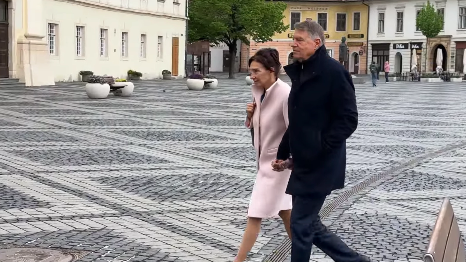 ANAF îi dă în judecată soții Iohannis: Fiscul vrea să recupereze milioane de lei de la fostul președinte