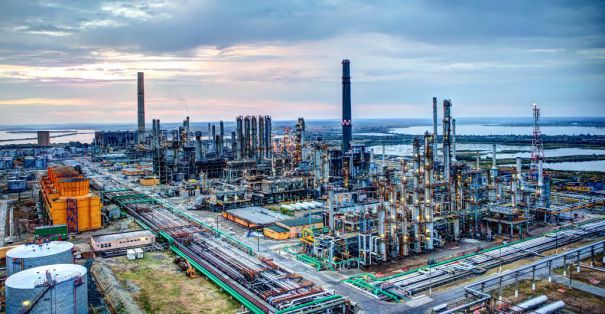 Anchetă de proporţii! De ce au pus procurorii sechestru pe rafinăria Petromidia