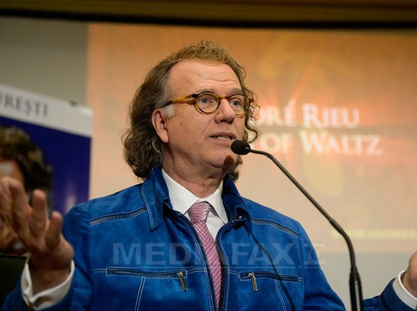 André Rieu la clubul Colectiv pentru a aduce un omagiu victimelor tragediei. A donat o importanta suma de bani pentru victime