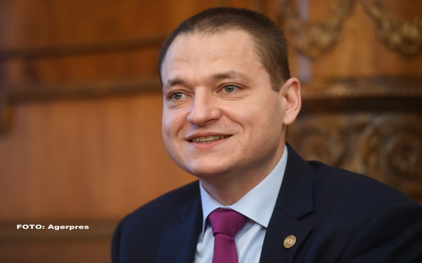 Angajații Ministerului Turismului au rămas fără mobile de serviciu