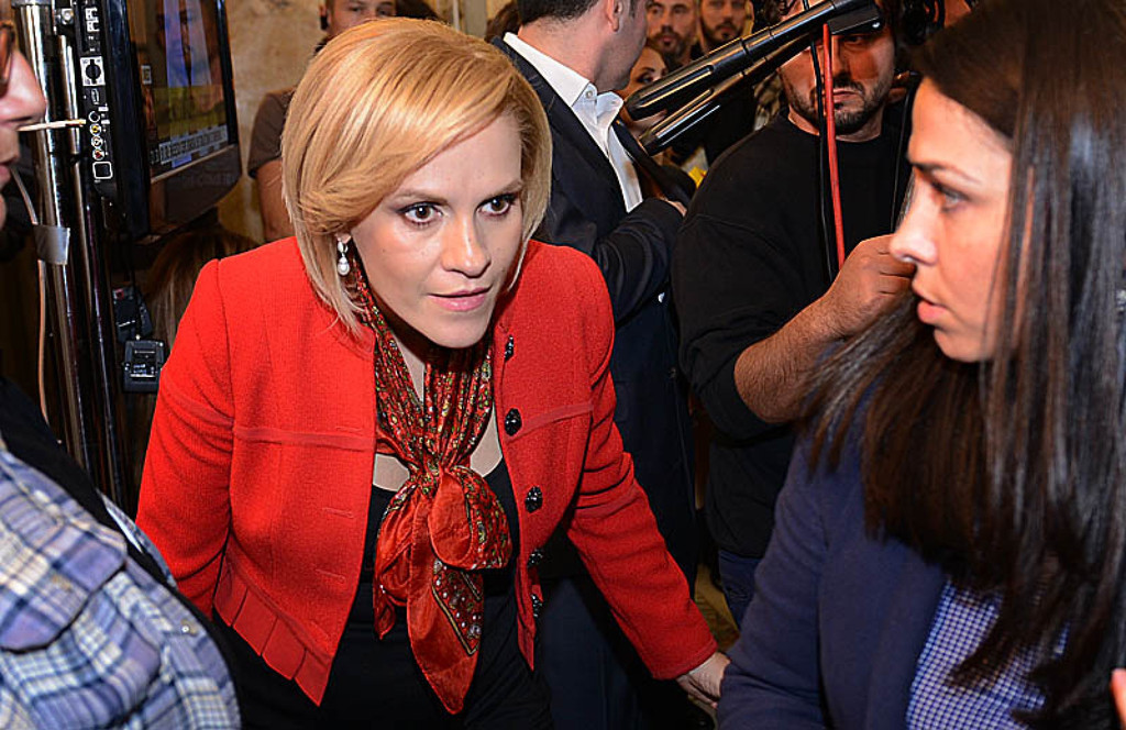 Angajatii din Primarie acuza ca sunt presati sa isi dea demisia pentru a fi mutati la firmele lui Firea