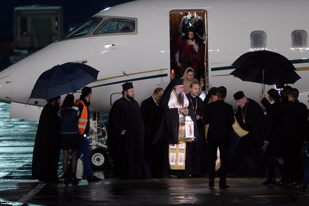 Anunţul Patriarhiei. Cine va aduce Sfânta Lumină de la Ierusalim în România