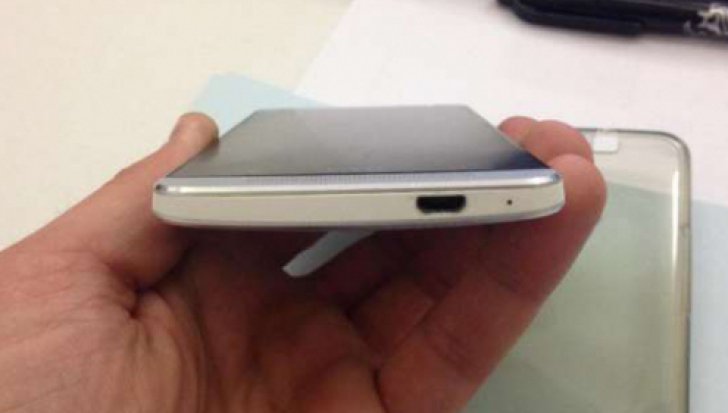 Aplicaţie pe telefonul mobil care deschide uşi şi înlocuieşte cheia, creată de elevi din Turda