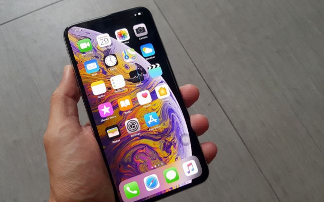 Apple a minţit în legătură cu display-urile noilor iPhone-uri şi a fost dată în judecată