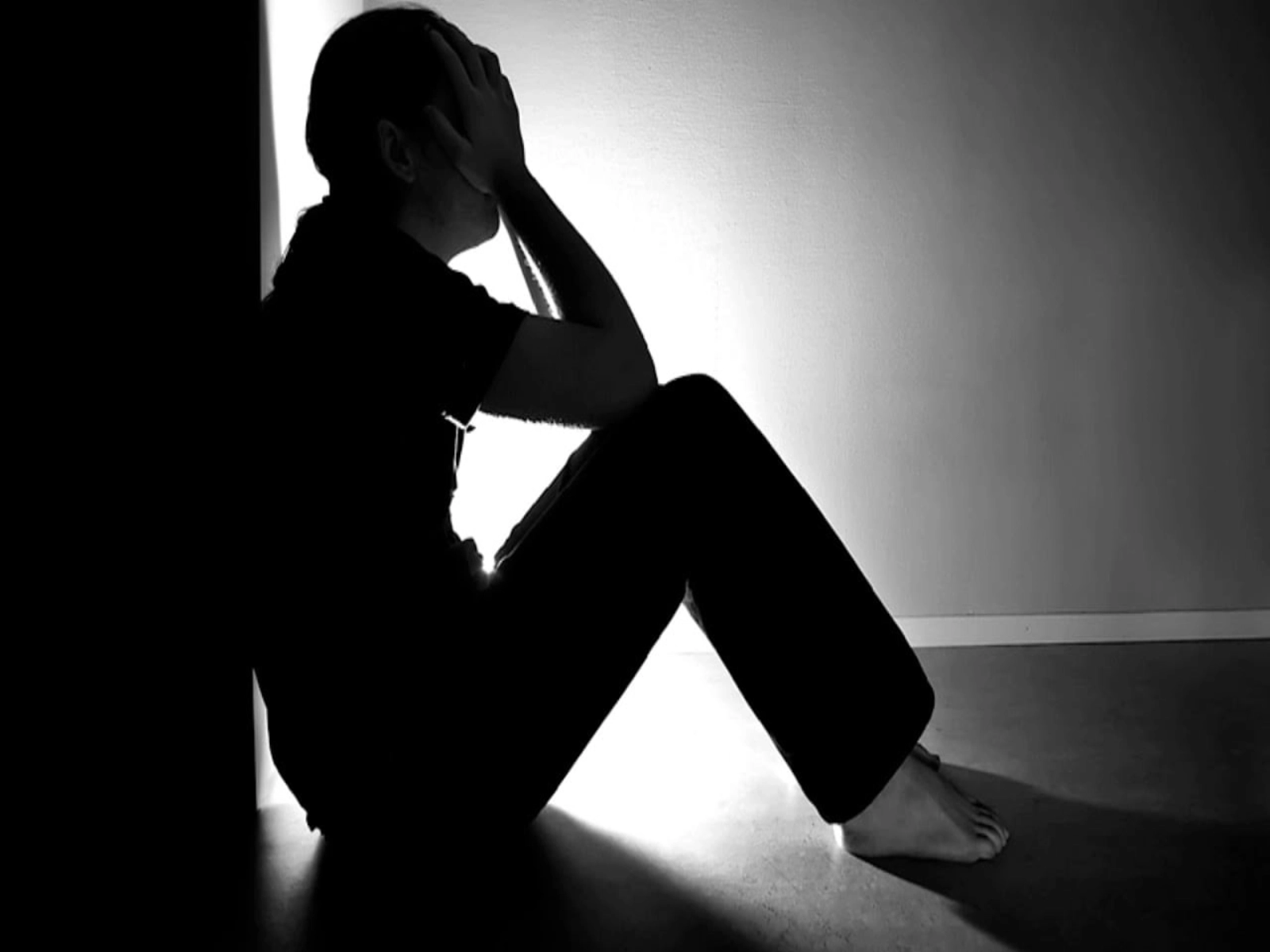 Aproape 1 milion de sinucideri pe an pe plan mondial. 1 din 100 de decese este un suicid și majoritatea sunt tineri