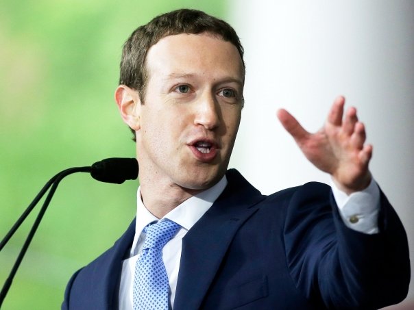 Ar putea fi inchise! Blackberry a dat in judecata Facebook, Whastapp si Instagram