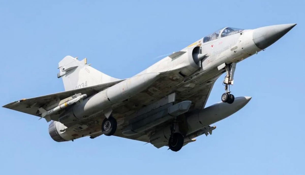 Armata chineză a țintit cu laser un avion german: contre pe axa Berlin - Beijing
