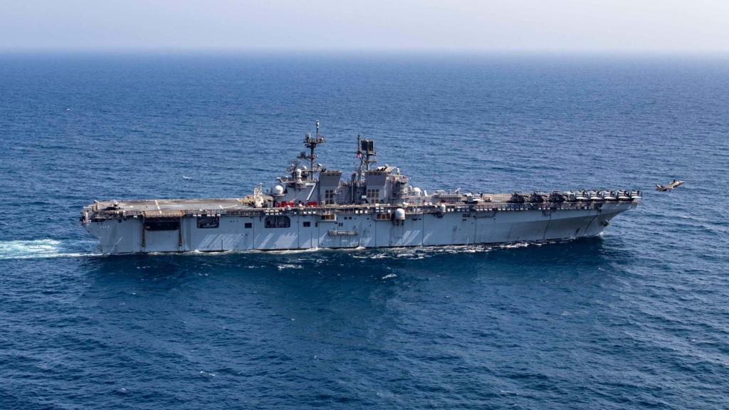 Armata SUA a lovit o navă comercială care încerca să intre într-un port iranian. Blocada maritimă a fost încălcată
