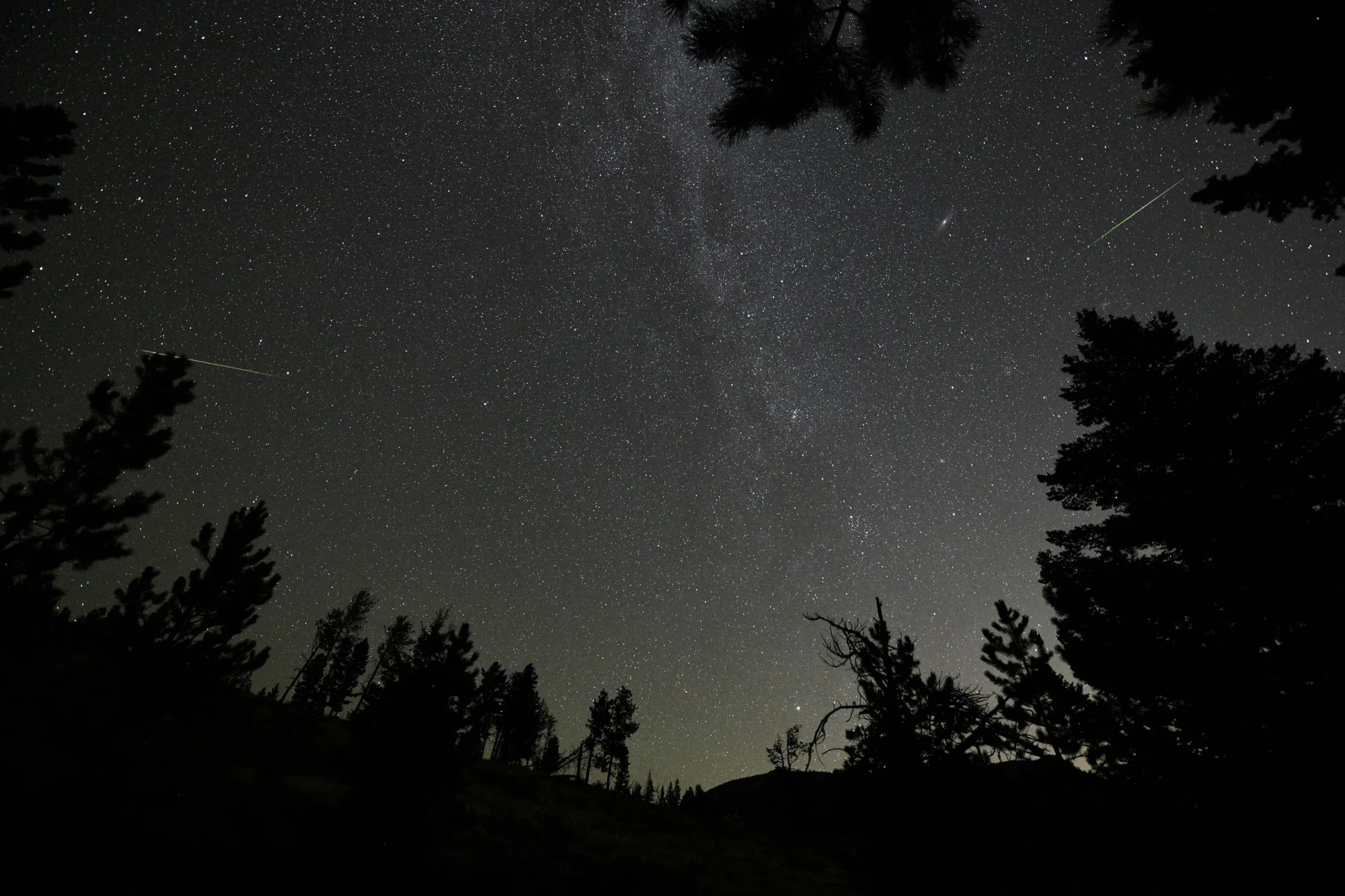 Astronomii au detectat un semnal radio misterios care a călătorit 10.000.000.000 de ani până la Pământ
