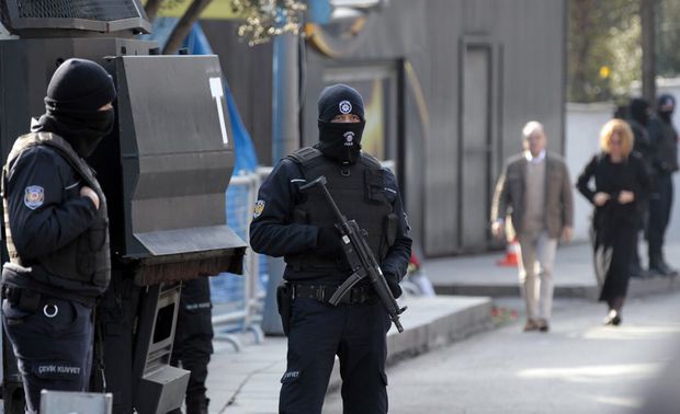 Atac armat în Basel. Doi morţi şi un rănit într-o cafenea