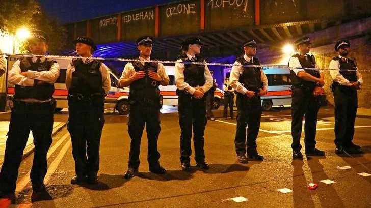 Atac cu furgoneta în faţa unei moschei din Londra. Primarul oraşului, vizat de terorist