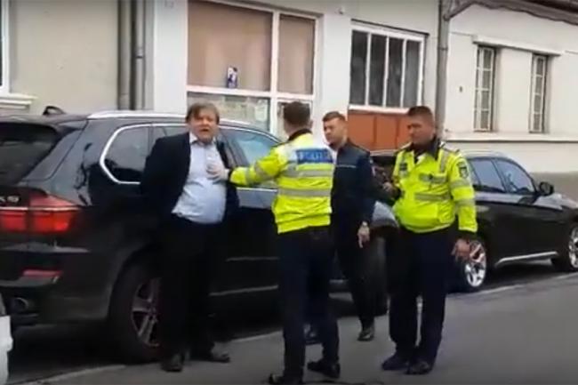 Atac mafiot în Târgu Mureș? Mașina unui polițist a ars complet